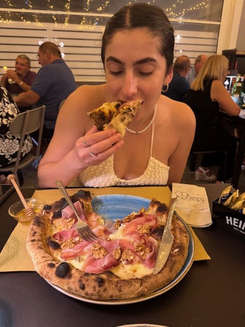 Lior eating pizza in Pozzallo